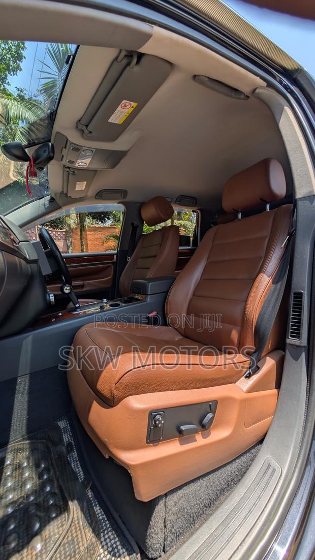 Volkswagen Touareg 2011 Black
