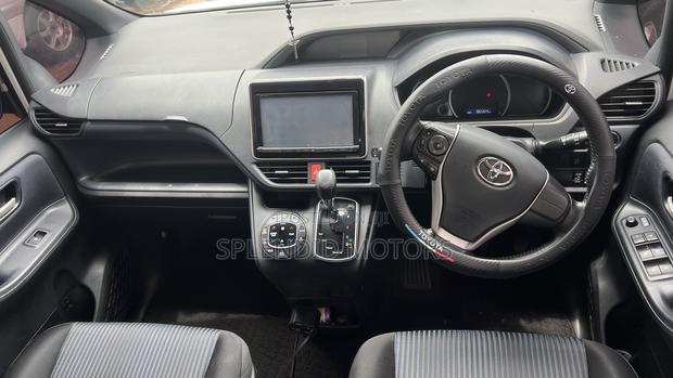 Toyota Noah 2014 White