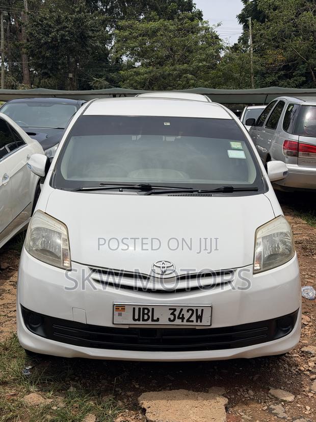 Toyota Passo Sette 2010 White