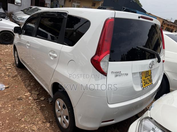Toyota Passo Sette 2010 White