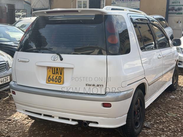 Toyota Raum 1999 White