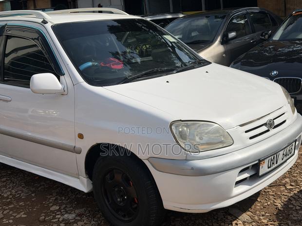 Toyota Raum 1999 White