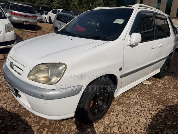 Toyota Raum 1999 White