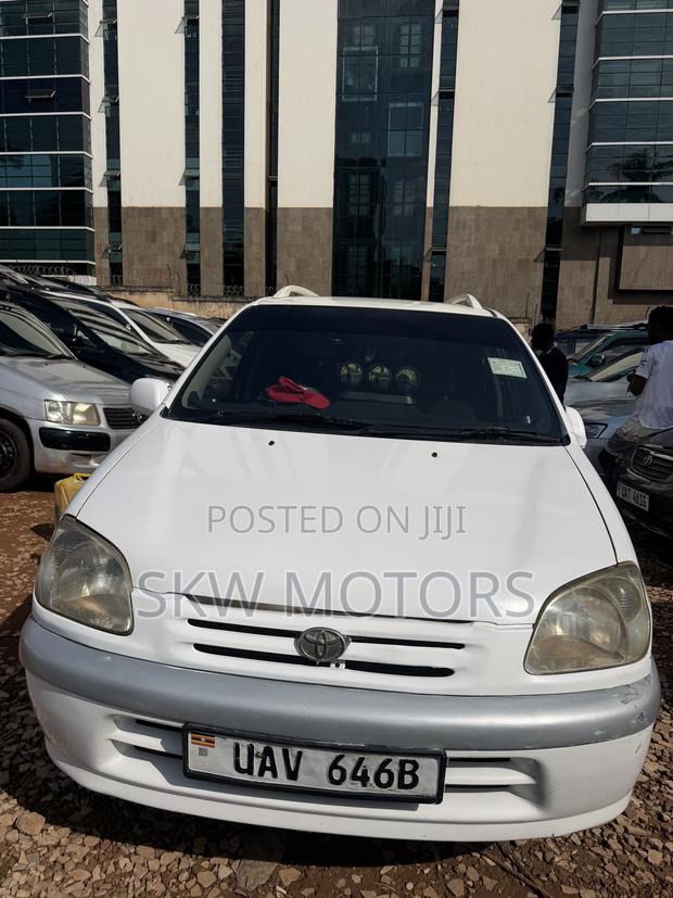 Toyota Raum 1999 White