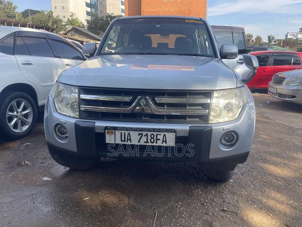 Mitsubishi Pajero 2006 Silver