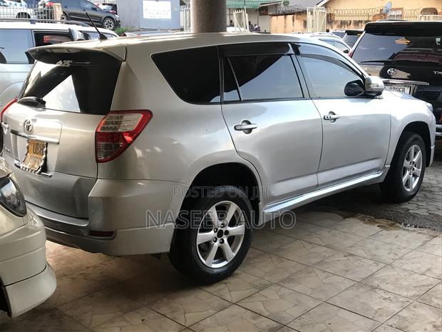 Toyota Vanguard 2008 Silver