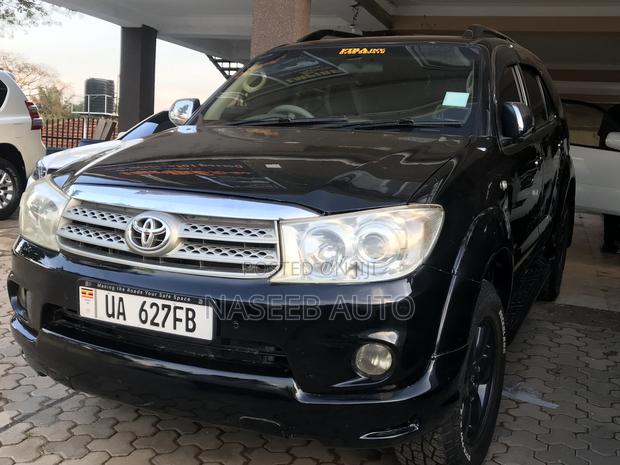 Toyota Fortuner 2011 Black