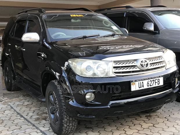 Toyota Fortuner 2011 Black