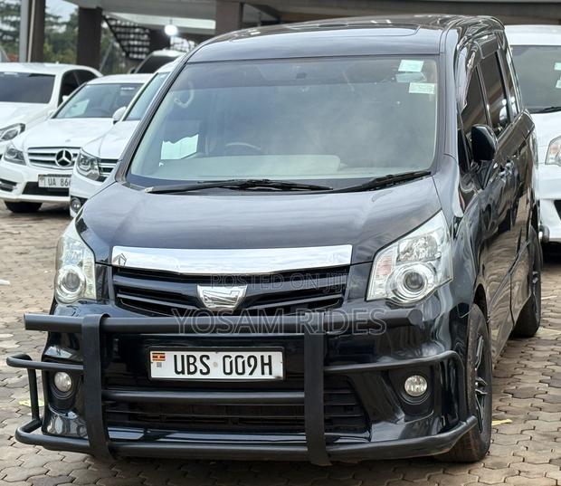 Toyota Noah 2.0 158hp FWD (7 Seater) 2011 Black