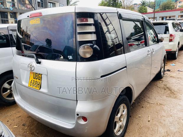Toyota Sienta 1.5 FWD 2007 Silver