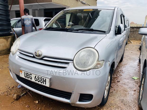 Toyota Sienta 1.5 FWD 2007 Silver