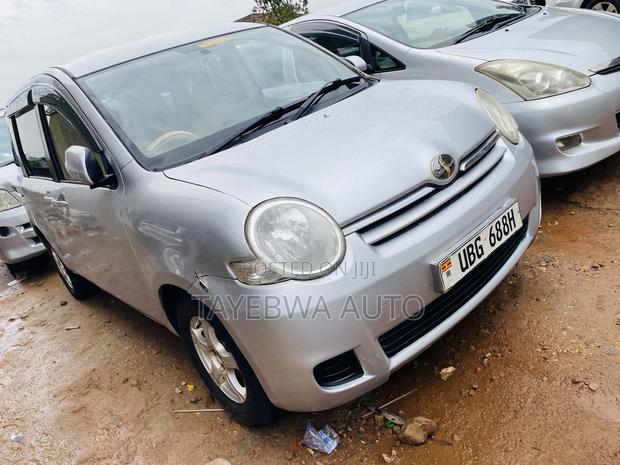 Toyota Sienta 1.5 FWD 2007 Silver
