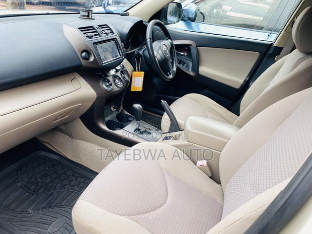 Toyota Vanguard 2011