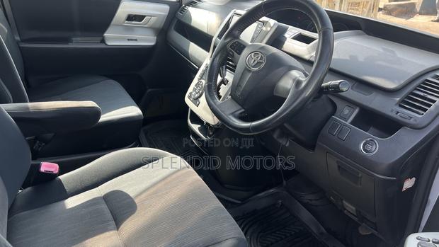 Toyota Noah 2011 White