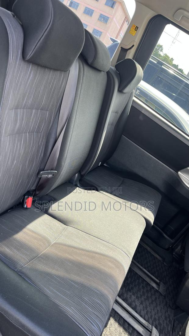 Toyota Noah 2011 White