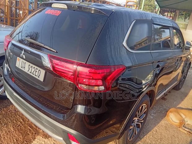 Mitsubishi Outlander 2.0 PHEV AWD 2017 Black