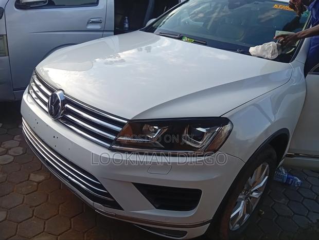 Volkswagen Touareg 2017 White