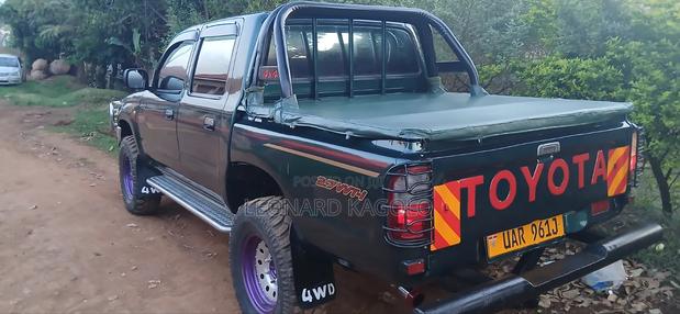 Toyota Hilux 1998 Green