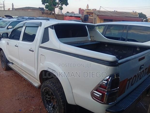 Toyota Hilux SR 4x4 2014 White