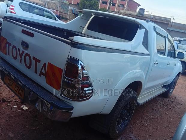 Toyota Hilux SR 4x4 2014 White