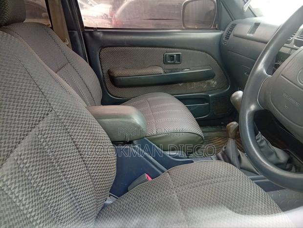 Toyota Hilux 1999 White