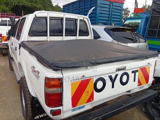 Toyota Hilux 1999 White