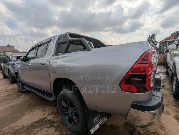 Toyota Hilux 2020 Silver