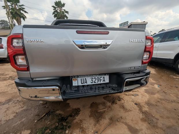 Toyota Hilux 2020 Silver