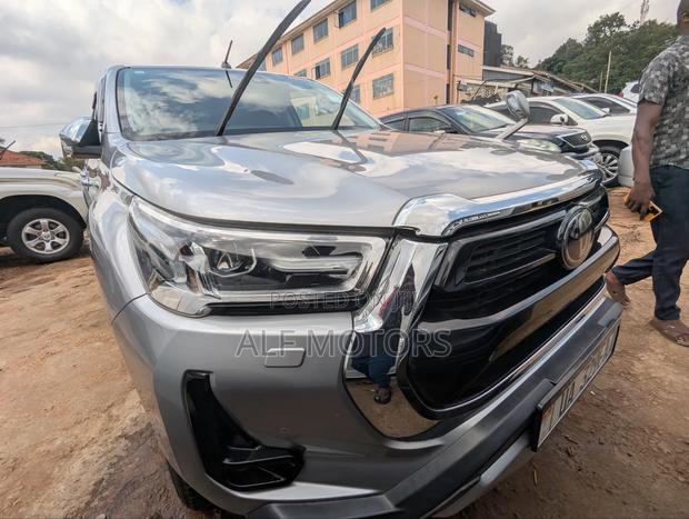 Toyota Hilux 2020 Silver