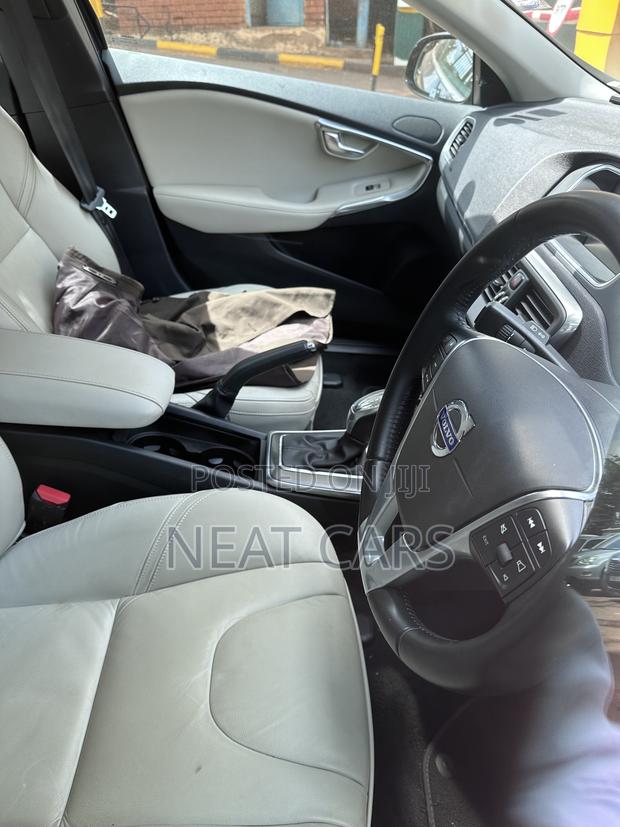 Volvo V40 2016 Blue