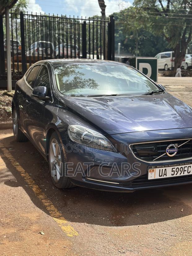 Volvo V40 2016 Blue