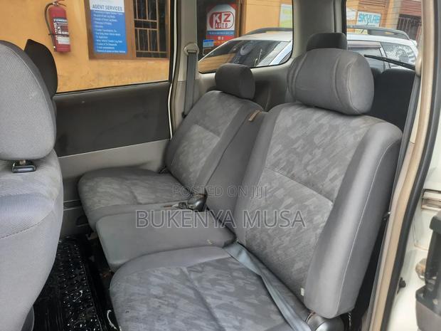 Toyota Noah 2004 White