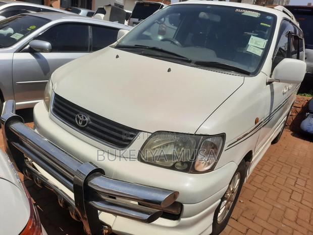 Toyota Noah 2001 White