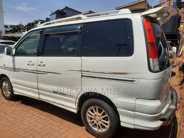 Toyota Noah 2001 White