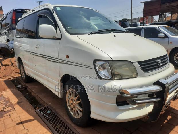 Toyota Noah 2001 White