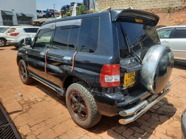 Mitsubishi Pajero IO 2000 Black