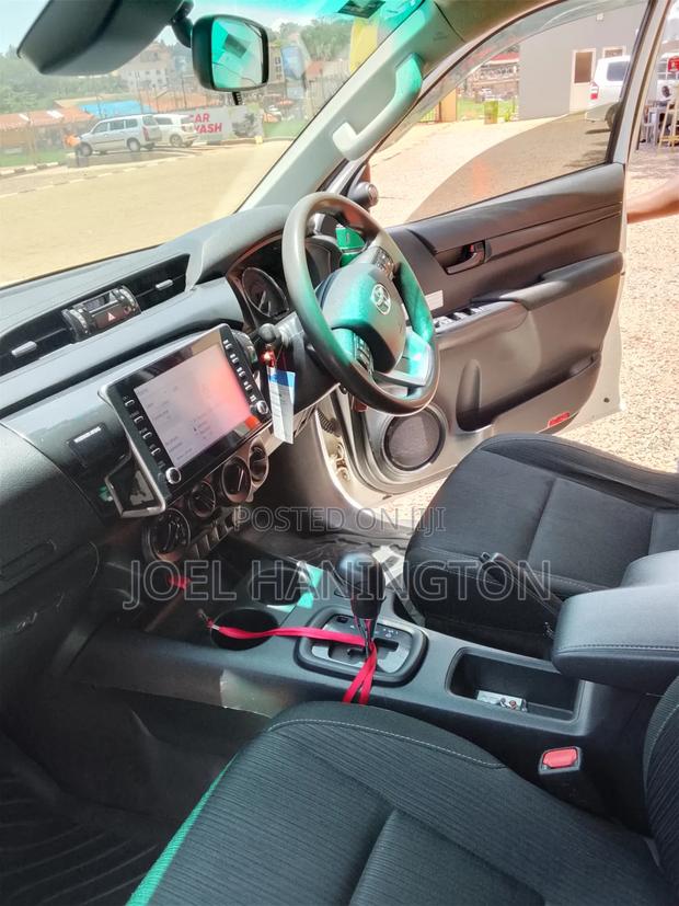 Toyota Hilux 2021 White