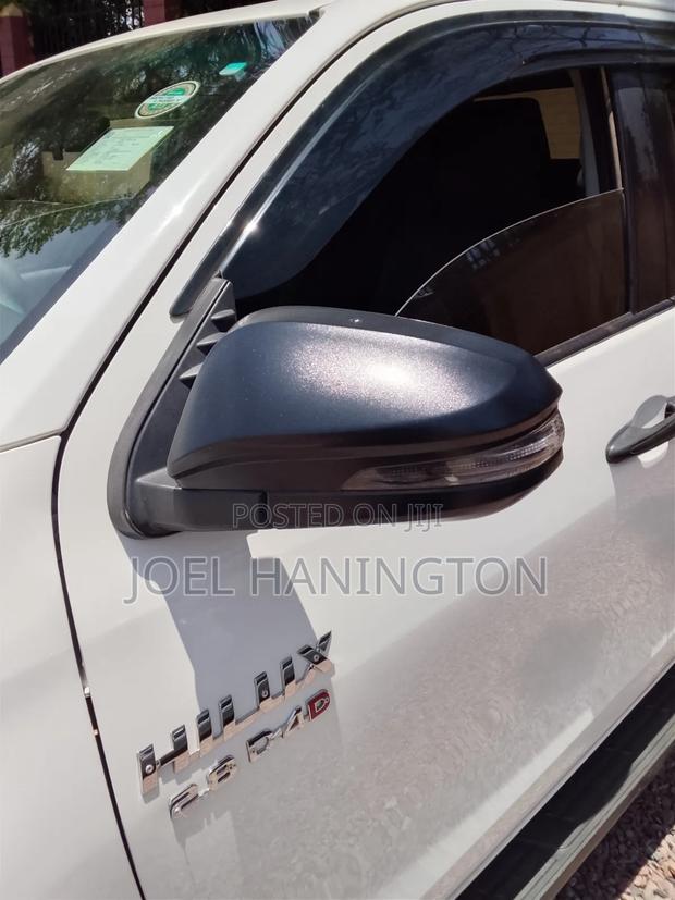 Toyota Hilux 2021 White