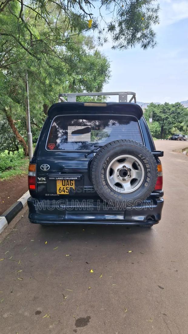 Toyota Land Cruiser 2000 Green