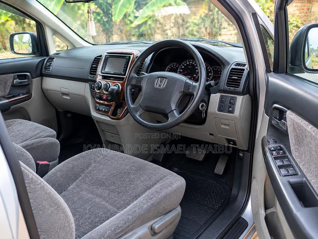 Toyota Noah 2.0 FWD (8 Seater) 2005 Silver