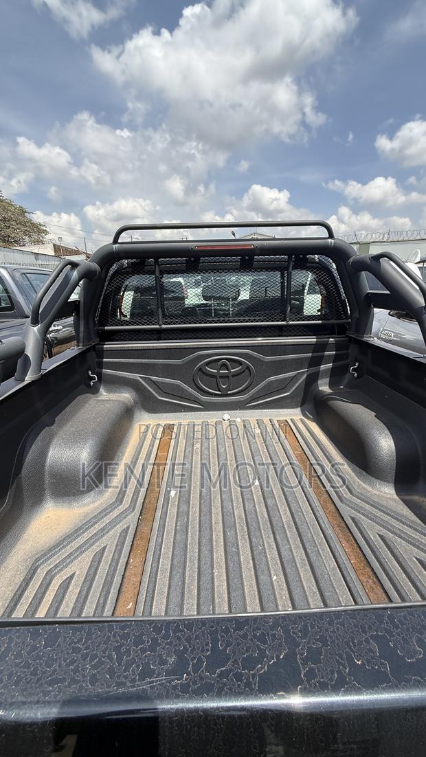 Toyota Hilux Revo Double Cab Deisel 2.8 AWD 2022 Black
