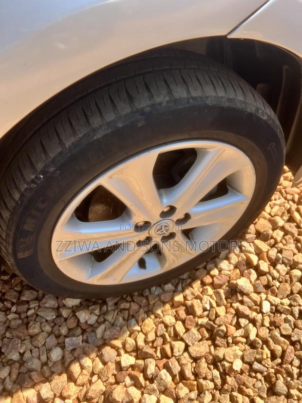 Toyota Ractis 1.5 AWD 2015 Silver