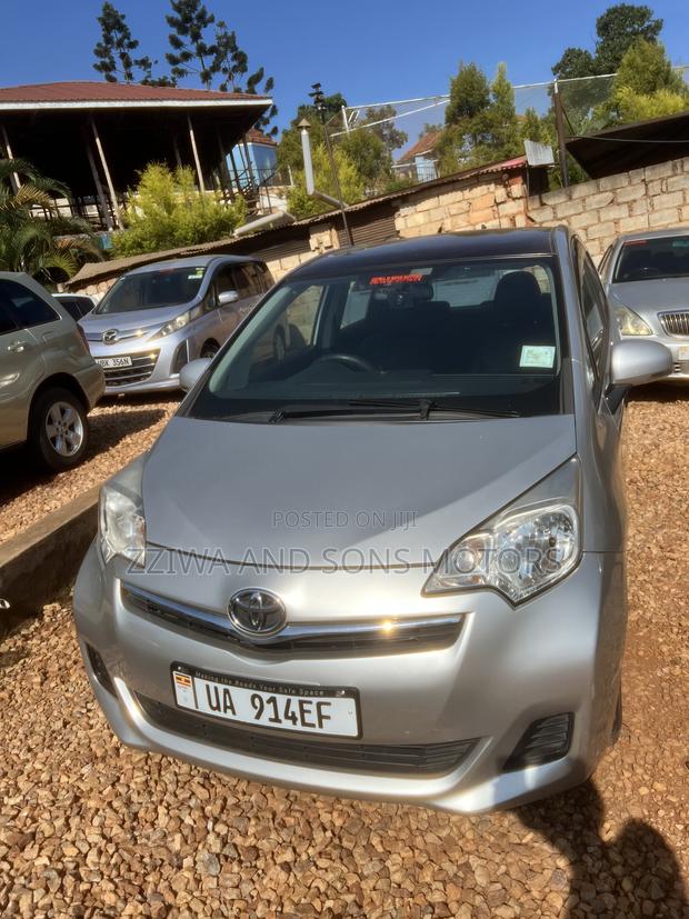 Toyota Ractis 1.5 AWD 2015 Silver