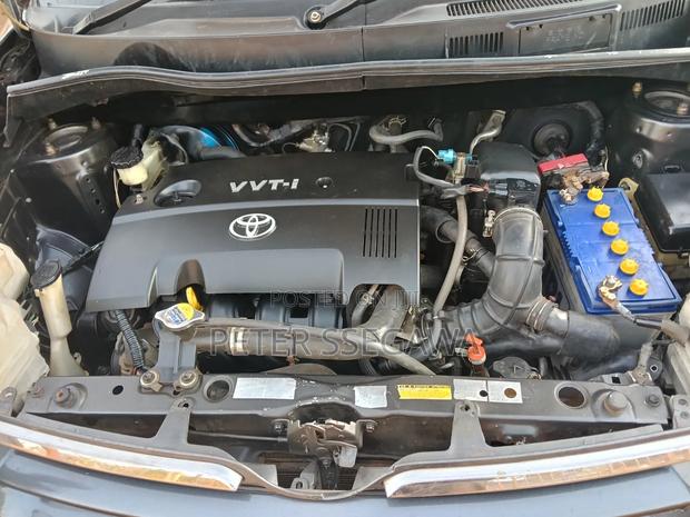 Toyota Sienta 2007 Gray