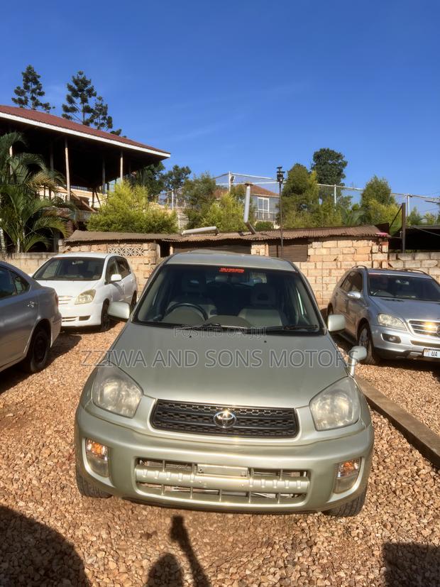 Toyota RAV4 Base AWD 2001 Gold