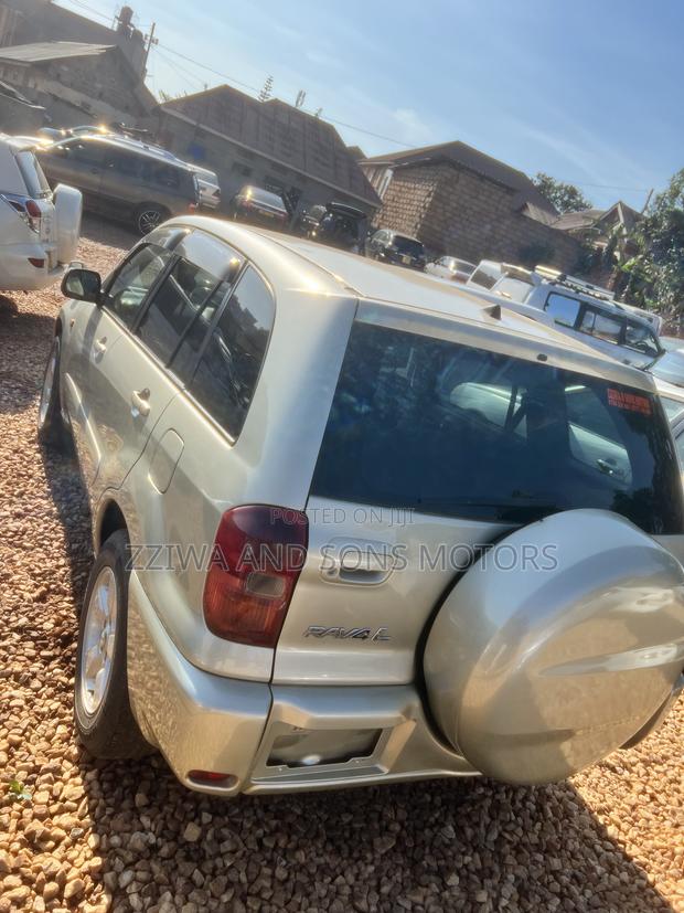 Toyota RAV4 Base AWD 2001 Gold