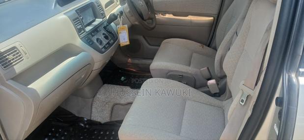 Toyota Raum 2005 Silver