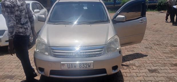 Toyota Raum 2005 Silver