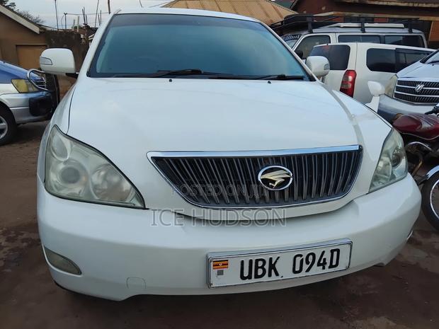 Toyota Harrier 2006 White