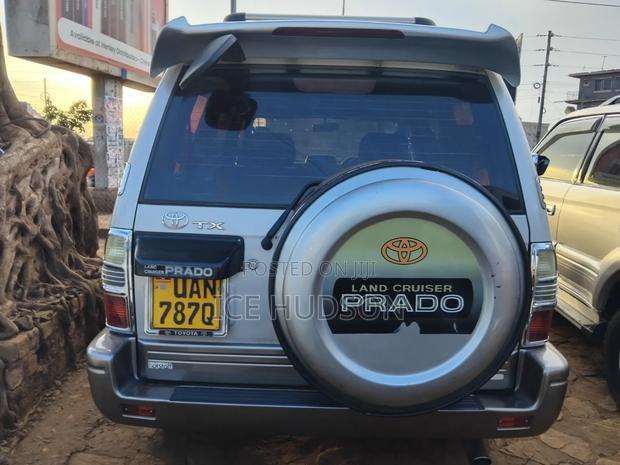 Toyota Land Cruiser Prado 2000 Silver